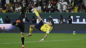 40 е новото 20: Кристиано Роналдо спира дъха с гол (ВИДЕО)