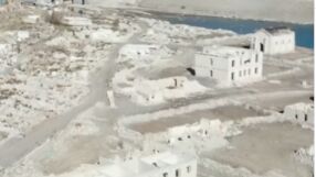 Двуетажни жилищни сгради, два храма: Потопено село излезе наяве след отдръпване на водата в язовир (ВИДЕО)