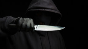 С нож в гърлото посред бял ден: Двама младежи арестувани за брутален грабеж в София