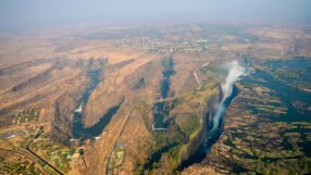 Гигантски пукнатини в земята застрашават милиони хора