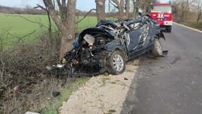 Мъж загина при тежка катастрофа в Шуменско, жена е в болница