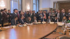 Приеха проектобюджета на държавното обществено осигуряване - след изместено начало, скандали и НСО в залата