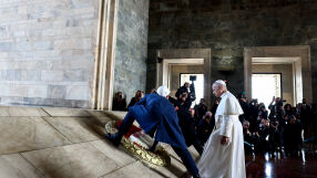 Папа Лъв 14-и с първо задгранично пътуване