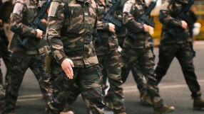 Еманюел Макрон обяви доброволна военна служба за 10 месеца от лятото на 2026 г.