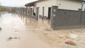 Бедствено положение в Сандански и Петрич - десетки наводнени къщи, &quot;водата е влизала през прозорците&quot;