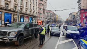 „Аварирали“ автомобили с регистрации от страната блокираха центъра на София (СНИМКИ)