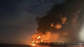 Експлозия и пожар на танкер в Черно море, има опасност от замърсяване 