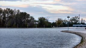 Млада жена падна в ледените води на Гребния канал в Пловдив. Трима мъже успяха да я извадят и спасят