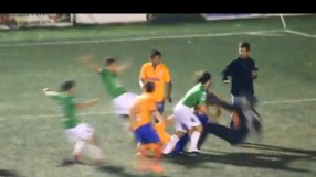 Футболисти си спретнаха масов бой в Аржентина (ВИДЕО)