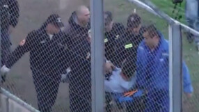 Фен падна от трибуните, размина се с леки наранявания (ВИДЕО)