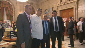 Любо Ганев посрещна юбилей сред приятели (ВИДЕО)