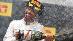 Хамилтън триумфира пред погледа на Путин