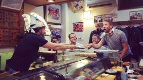 Фернандо Алонсо стана суши готвач