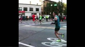 Да жонглираш, докато участваш на маратон (ВИДЕО)