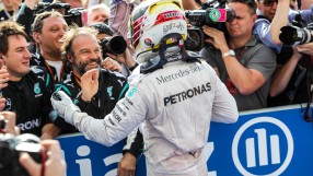 Хамилтън на победа от Прост, гони Шумахер