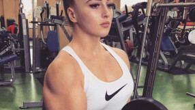 Момичето с лице на Барби и тяло на Хълк (ВИДЕО и СНИМКИ)