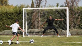 Синът на Кристиано вече е майстор на фауловете (ВИДЕО)