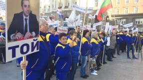 Все още няма решение за договорите на „Емко”