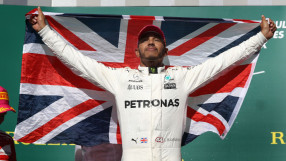 Победа в САЩ доближи Хамилтън до четвърта световна титла
