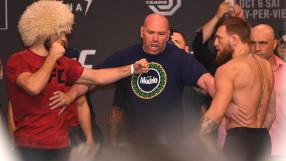 Конър Макгрегър скочи на Нурмагомедов още на кантара (ВИДЕО)