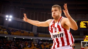 Победа за Везенков при завръщането в Солун