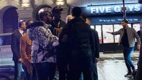 Юсейн Болт в опит да спре меле пред нощен клуб