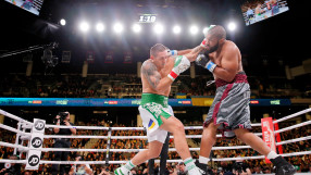 Усик влезе с победа при най-тежките