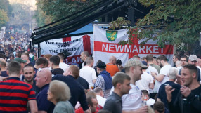 Напрежение между английски фенове на 