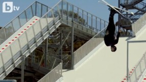 Със ски в басейна (ВИДЕО)