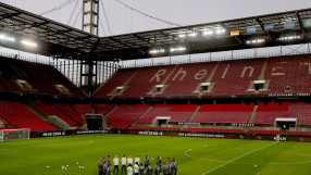 Драстично намаление: 300, вместо 9200 привърженици гледат Германия