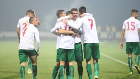 Спряха феновете за важната европейска квалификация на младежите