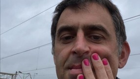 Срещу рака на гърдата: Рони О'Съливан се лакира в розово