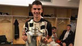 Футболист на 