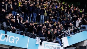 Трибуна се срути в Нидерландия. Феновете продължиха да пеят (ВИДЕО)