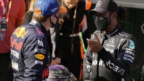 Верстапен размаха среден пръст на Хамилтън и го нарече 