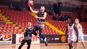 Четвърта поредна победа за 