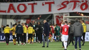 Бой и полицейски палки на мач в Нидерландия (ВИДЕО)