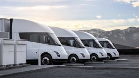 Pepsi ще получи първите полукамиони на Tesla през декември