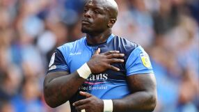 Най-тежкият нападател в света става кечист