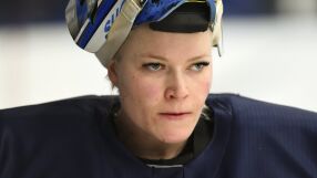 Карали вратарка да си сваля панталоните, за да докаже, че е жена