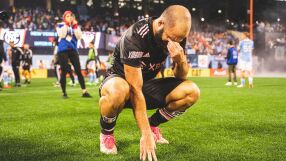 На сбогуване с футбола: Сълзите на Игуаин