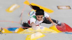 Катерачката без хиджаб се прибра в Иран, посрещнаха я като героиня