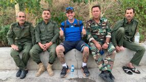 В Иран: арестуваха фен, тръгнал пеш за световното в Катар