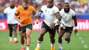 Не отиде на погребението на 7-годишния си син, а остана да играе на световното