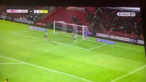 Откачен автогол разсмя Острова (ВИДЕО)