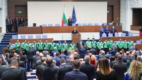 И депутатите аплодираха волейболните ни герои (ВИДЕО)