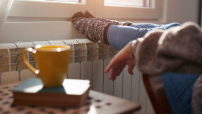 Това нещо спестява пари през зимата – а у дома става значително по-топло