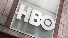 Компанията зад HBO обмисля продажба след непоискани оферти