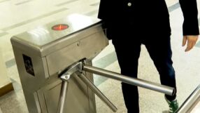 Спешни мерки срещу агресията в училищата: Ученици и учители в Бургас влизат с електронни чипове
