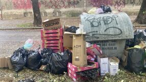 Кризисната организация по събиране на боклука в два района в София остава
